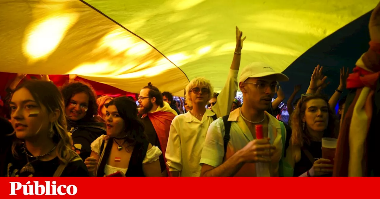 Marcha do orgulho LGBTI+ “pinta” Avenida da Liberdade com as cores do arco-íris