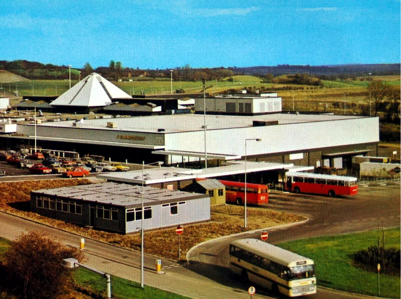 19 nostalgic pictures from the last 50 years of Telford's shopping centre