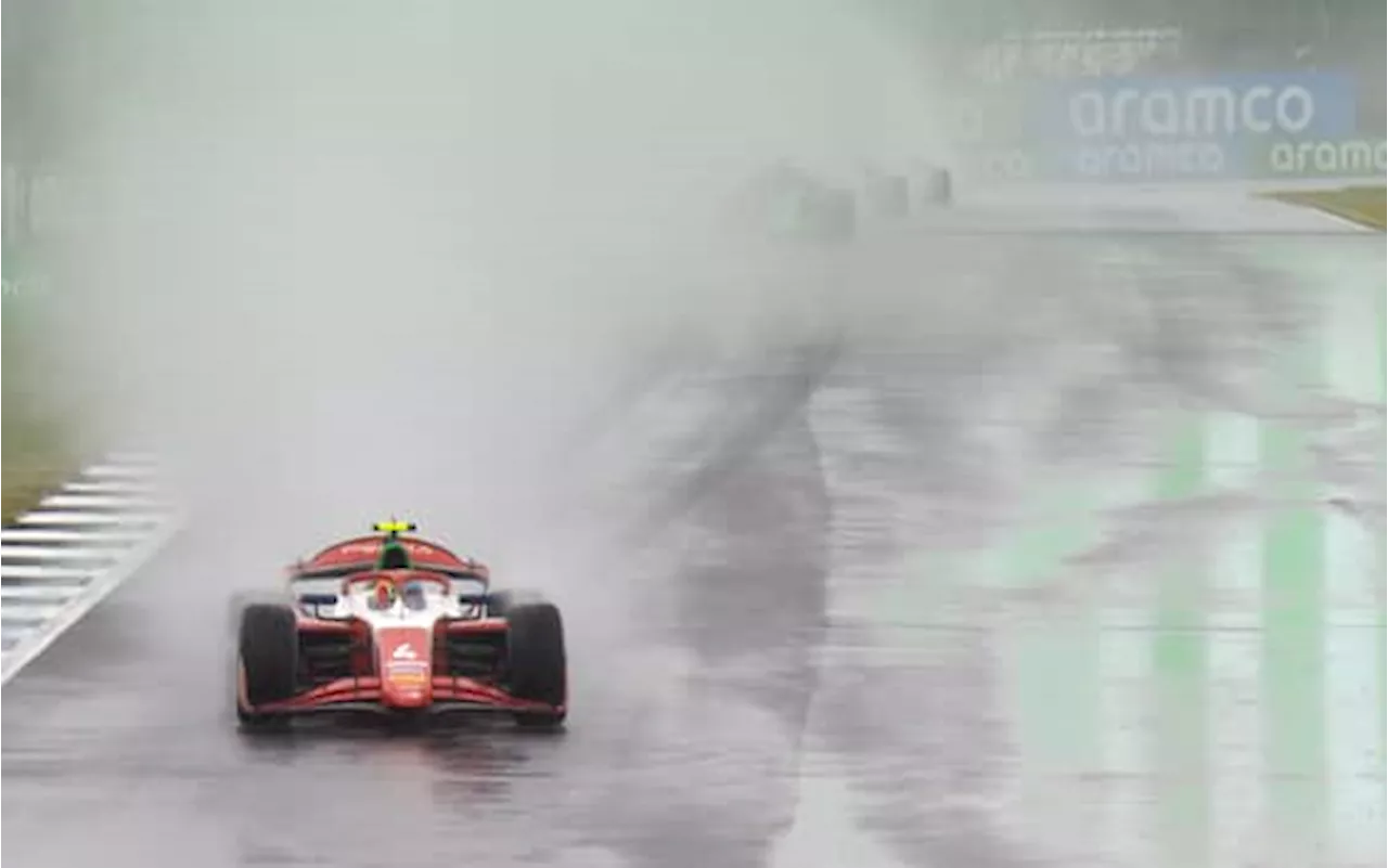 F2, prima vittoria di Kimi Antonelli: sua la Sprint Race a Silverstone sotto il diluvio