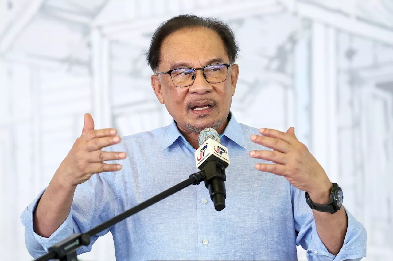 Anwar urges ministers to monitor conditions of village