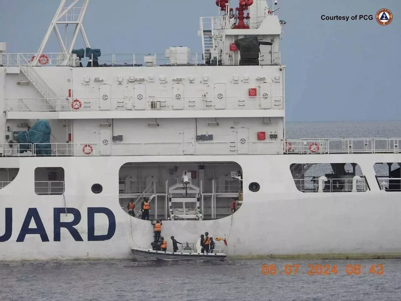 China ship taunts PH vessel in Escoda Shoal