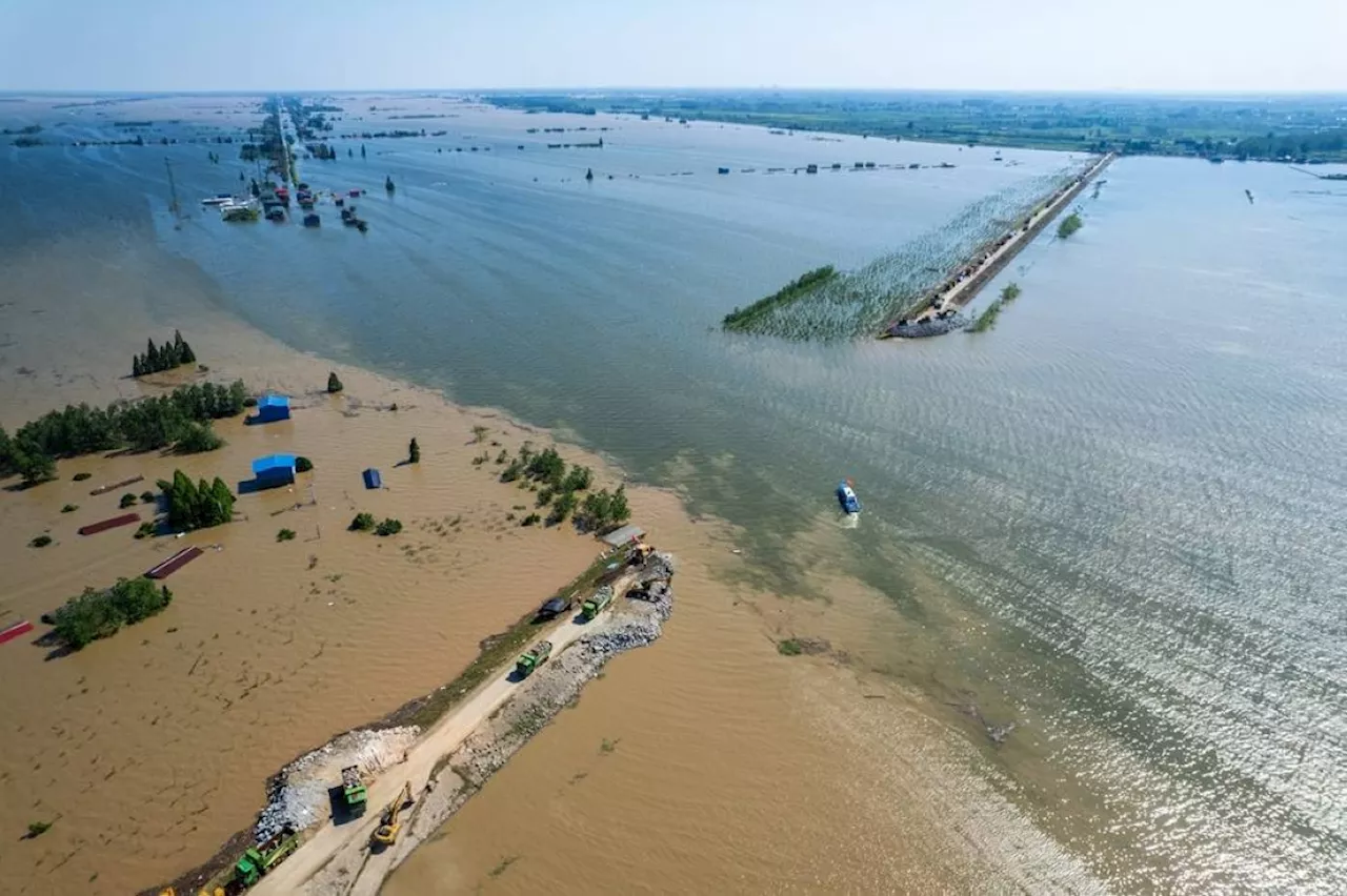 Dam breach triggers floods in central China