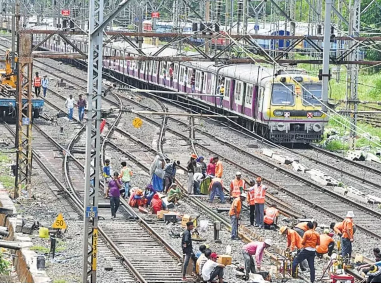 मुंबईकरांनो लोकलचं वेळापत्रक पाहूनच घराबाहेर पडा; रविवारी मध्य व हार्बरवर मेगाब्लॉक