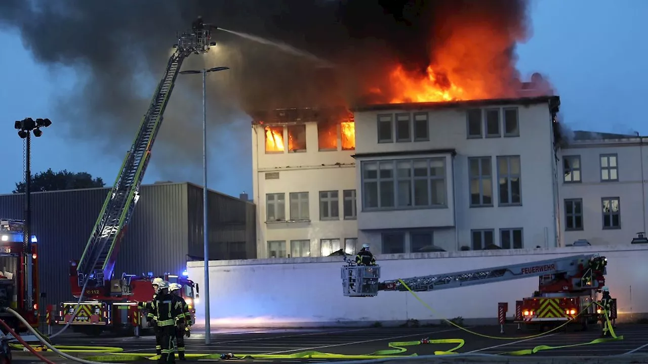 Nordrhein-Westfalen: Großaufgebot löscht Feuer im Gebäude des 'Westfalen-Blatts'