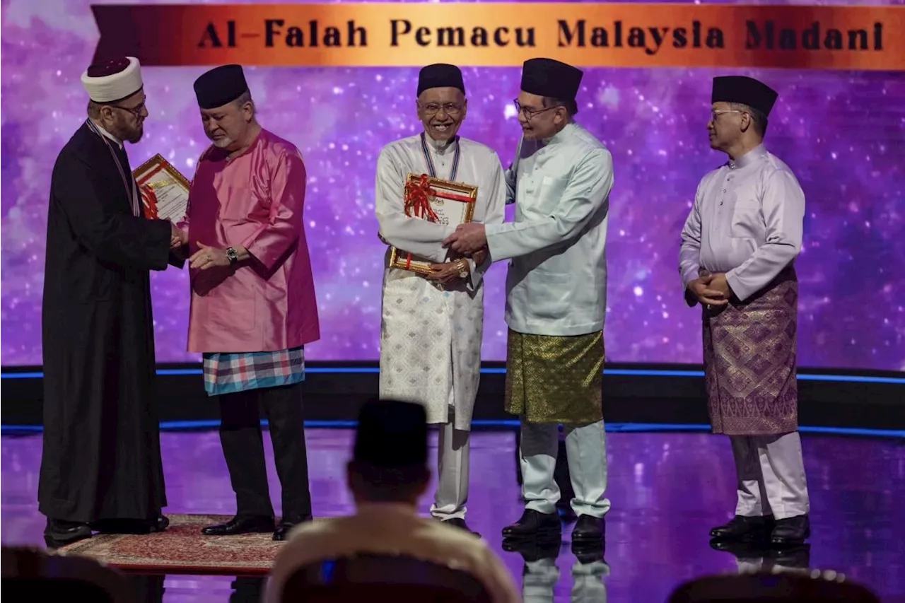 PM reflects on meaning of 'hijrah' as he congratulates Tokoh Maal Hijrah honourees