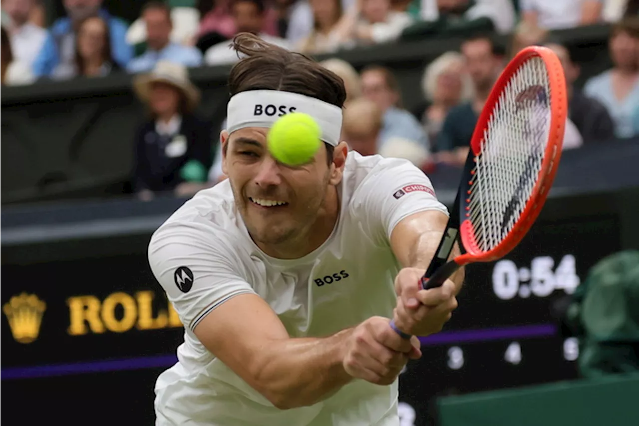 Un rovescio di Taylor Fritz al torneo di Wimbledon