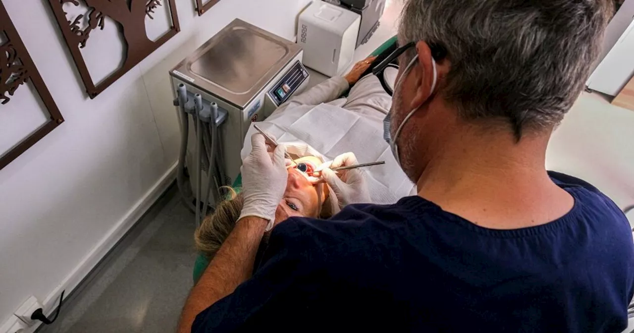 Cure dentali in cambio della promozione dei figli, prof condannato