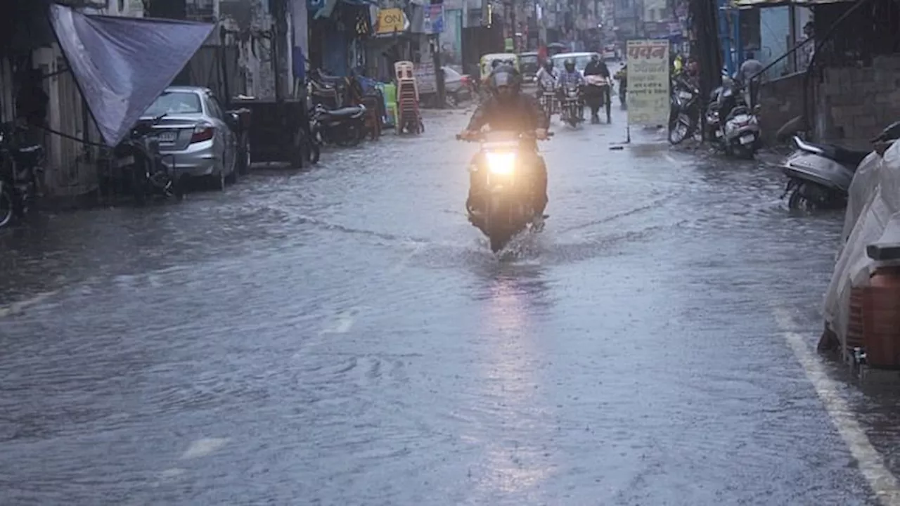 Rain in Maharashtra: भारी बारिश के कारण मुंबई सहित कई जगहों पर स्कूल-कॉलेज बंद, घर से बाहर ना निकलने की हिदायत