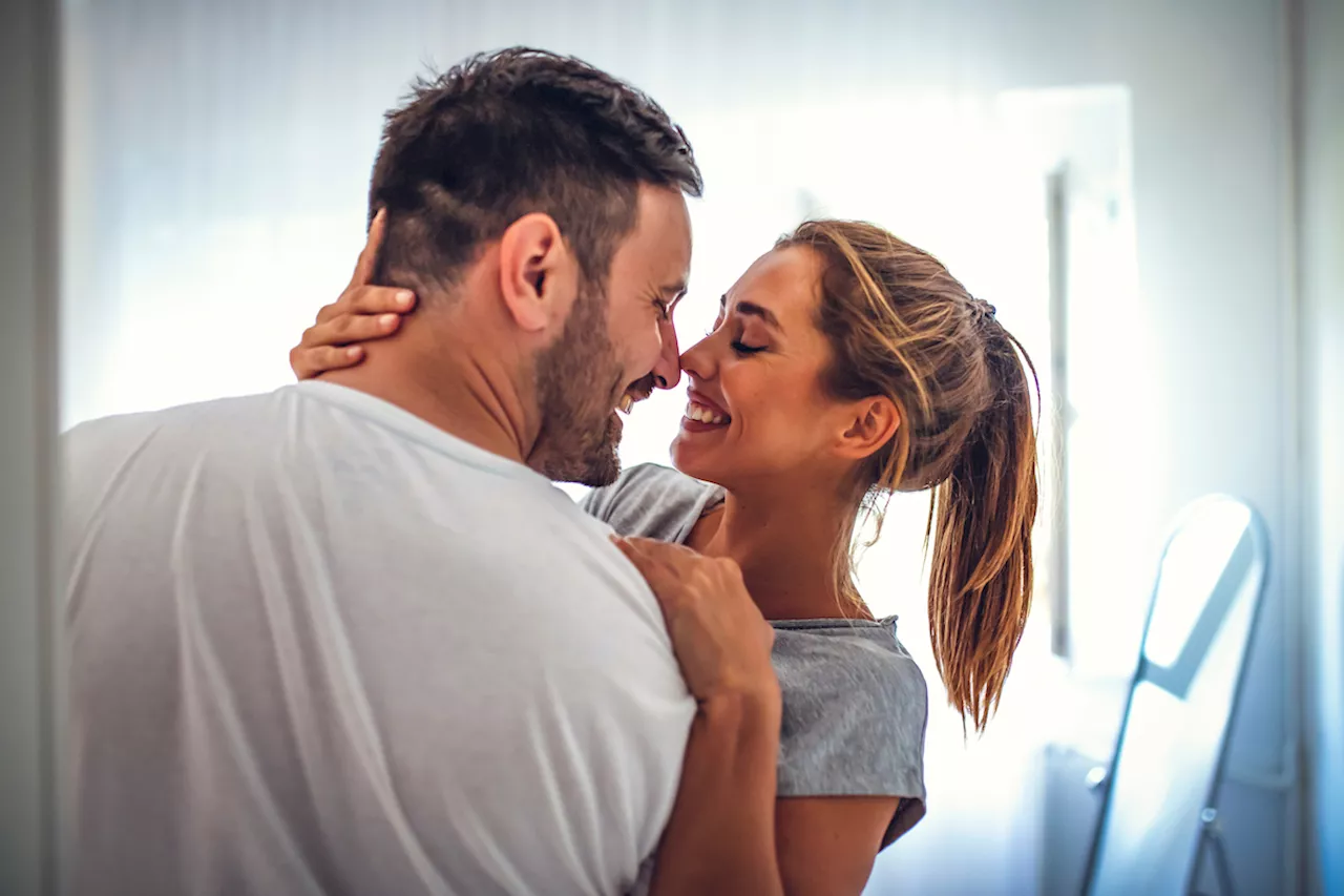 The Pros and Cons of Friends With Benefits, According to Relationship Experts