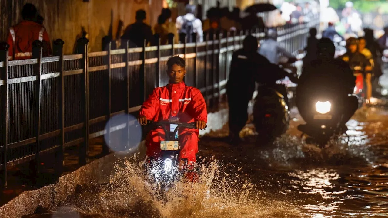 Monsoon rains bring floods, disrupting transport, in India's Mumbai