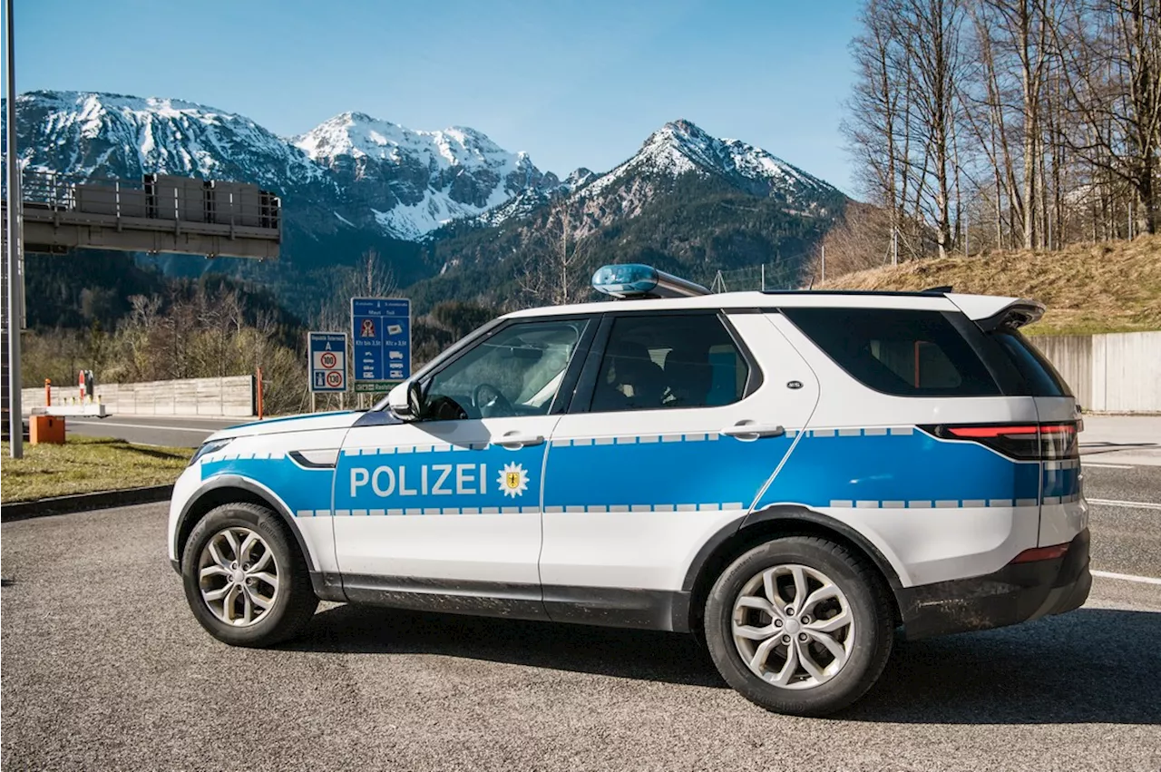 Migranten auf Autobahn ausgesetzt - Bundespolizei ermittelt gegen Schleuser