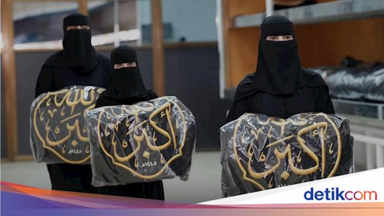 Pertama dalam Sejarah, Upacara Ganti Kiswah Ka'bah Libatkan Petugas Wanita