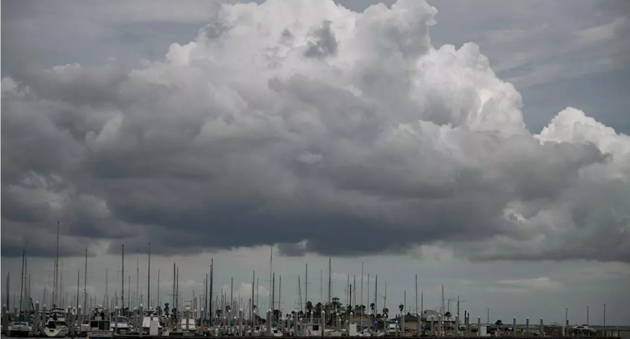 Beryl toca tierra e impacta en Texas; sigue su trayectoria minuto a minuto