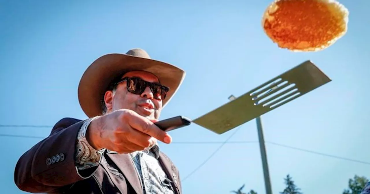 Nenshi draws large crowd at first Stampede breakfast as Alberta NDP leader