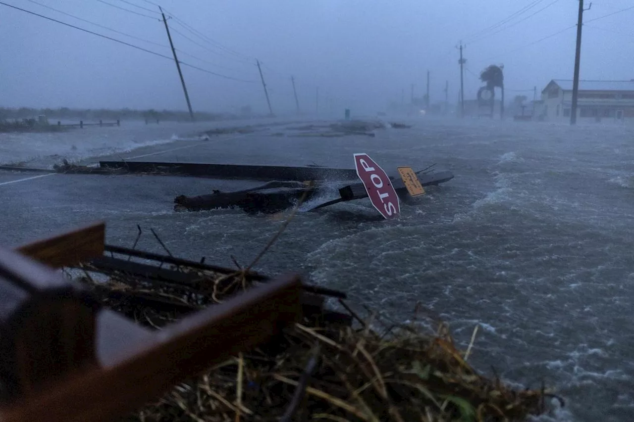 Hurricane Beryl lashes Texas; hundreds of flights cancelled