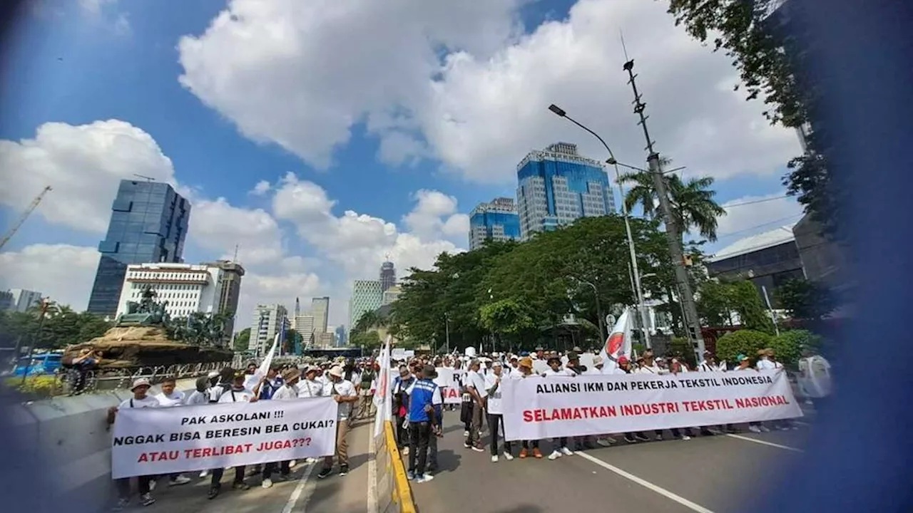 Banjirnya Impor Pakaian Ikut Memukul Industri Kimia