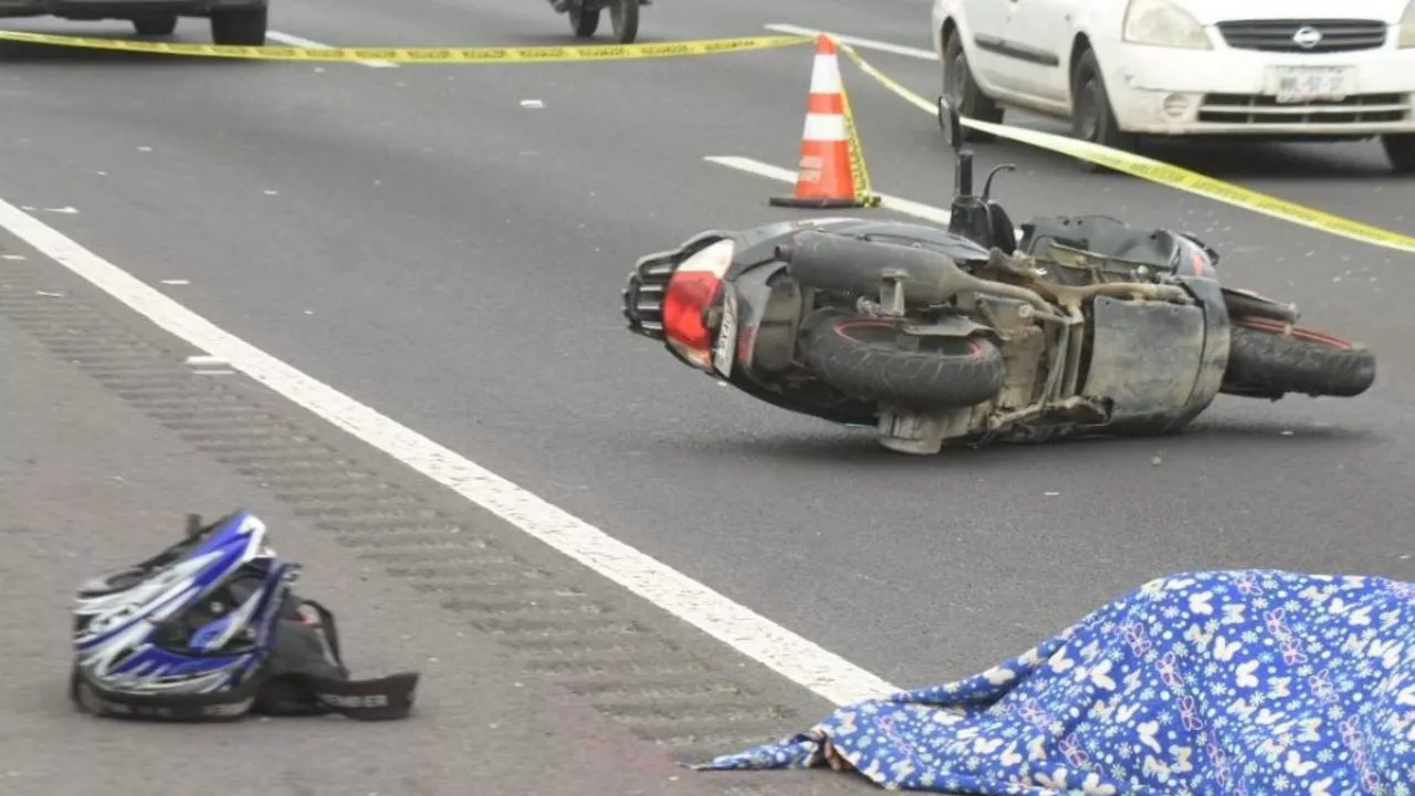 VIDEO: a días de su boda, motociclistas derrapan frente a Plaza Loreto; él muere y ella se lesiona