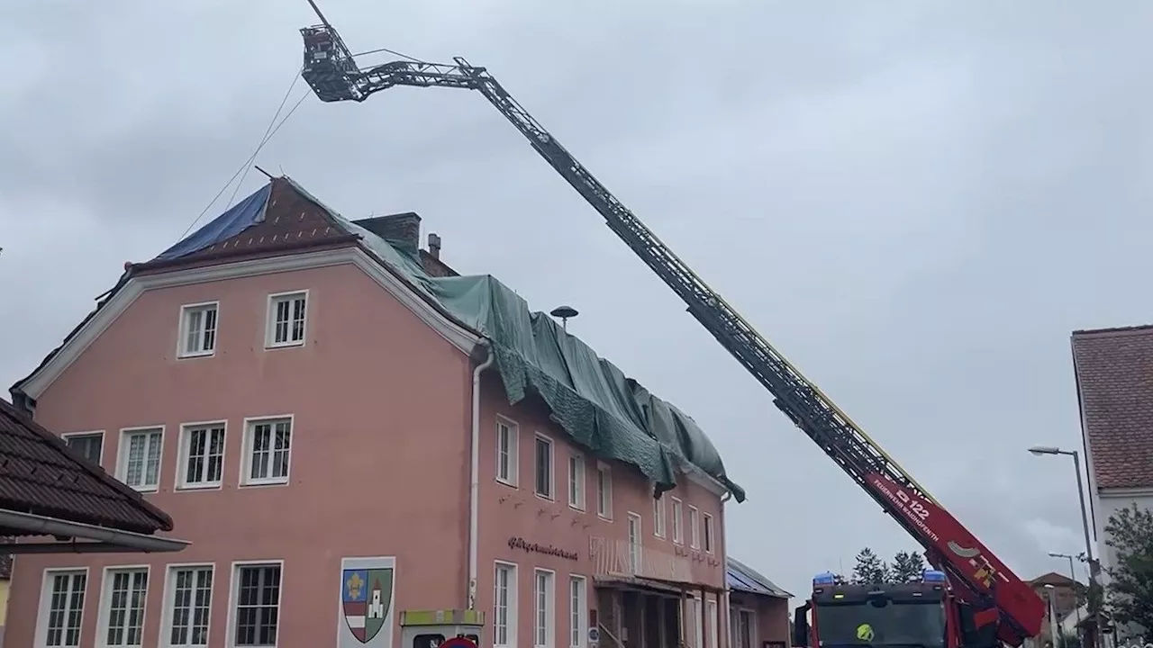 Sturm zerriss Not-Planen – Feuerwehr wieder im Einsatz