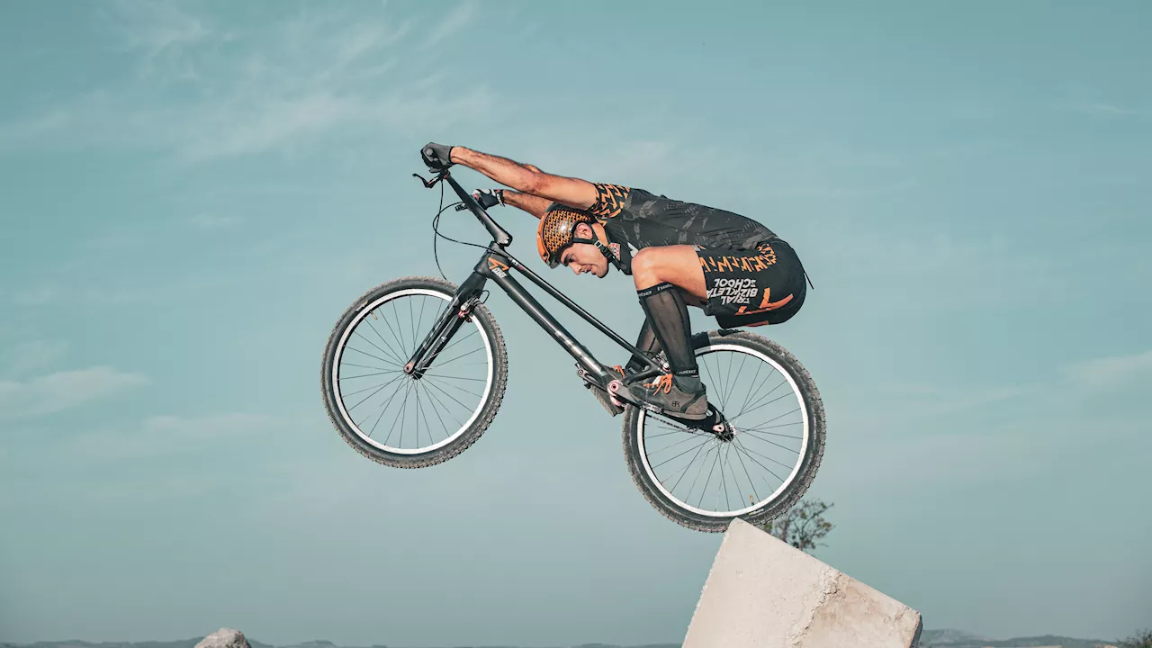 El campeón de Trial Bici vasco que compagina podios con su escuela en Álava