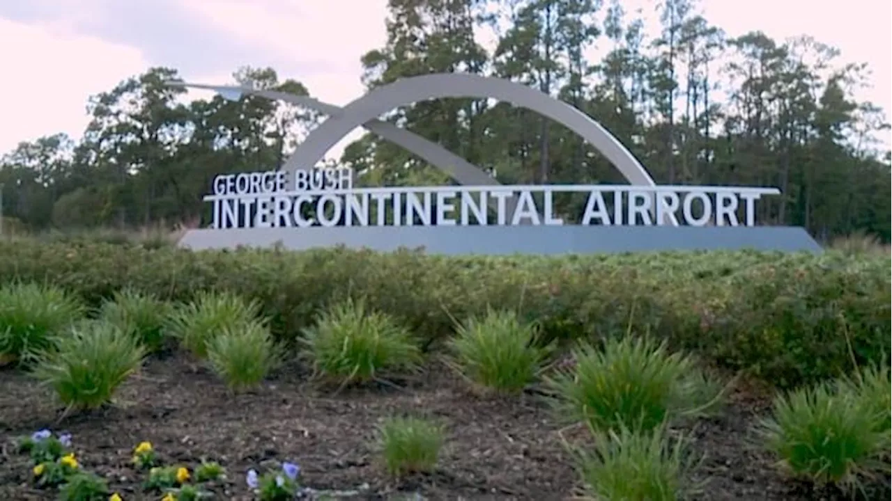 Hundreds of flights canceled at Hobby, Bush Intercontinental Airport as Hurricane Beryl moves through Houston area