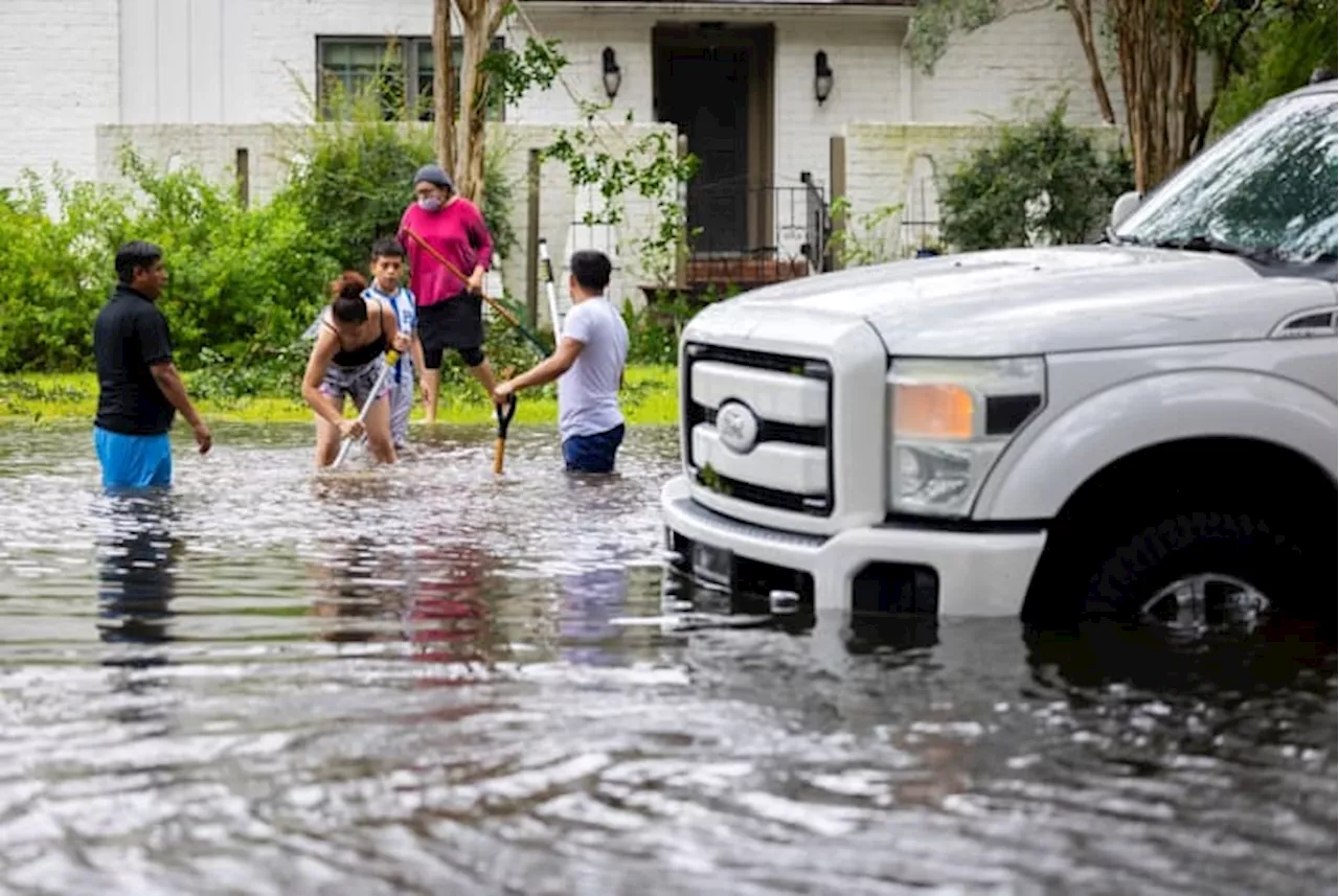 Tropical Storm Beryl: how to get help and help Texans