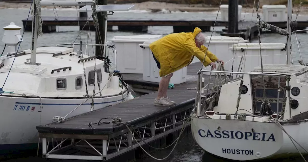 Beryl Makes Landfall In Texas As A Category 1 Hurricane, Knocking Out ...