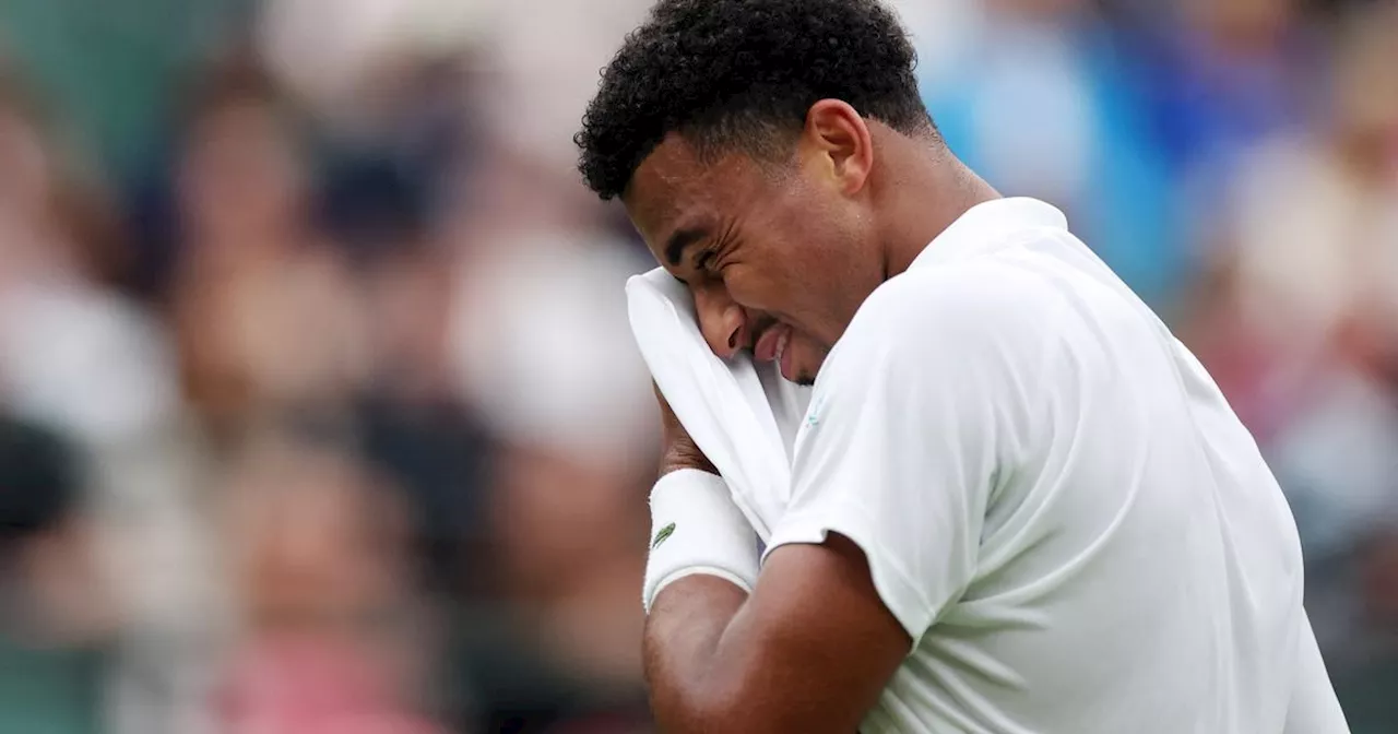 Wimbledon : après une longue bataille, Fils cède en quatre sets face à De Minaur