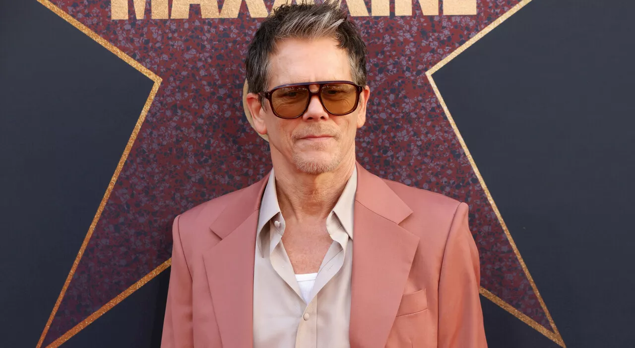 Kevin Bacon sperimenta la vita da comune mortale per un giorno: «Fa schifo, torno ad essere famoso»