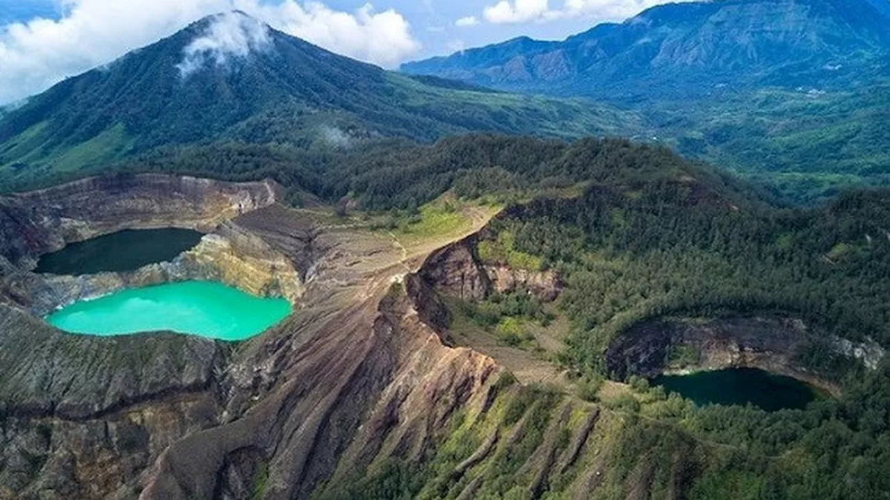 Air Danau Kelimutu Kembali Berubah Warna, Jam Kunjungan Wisata Dibatasi