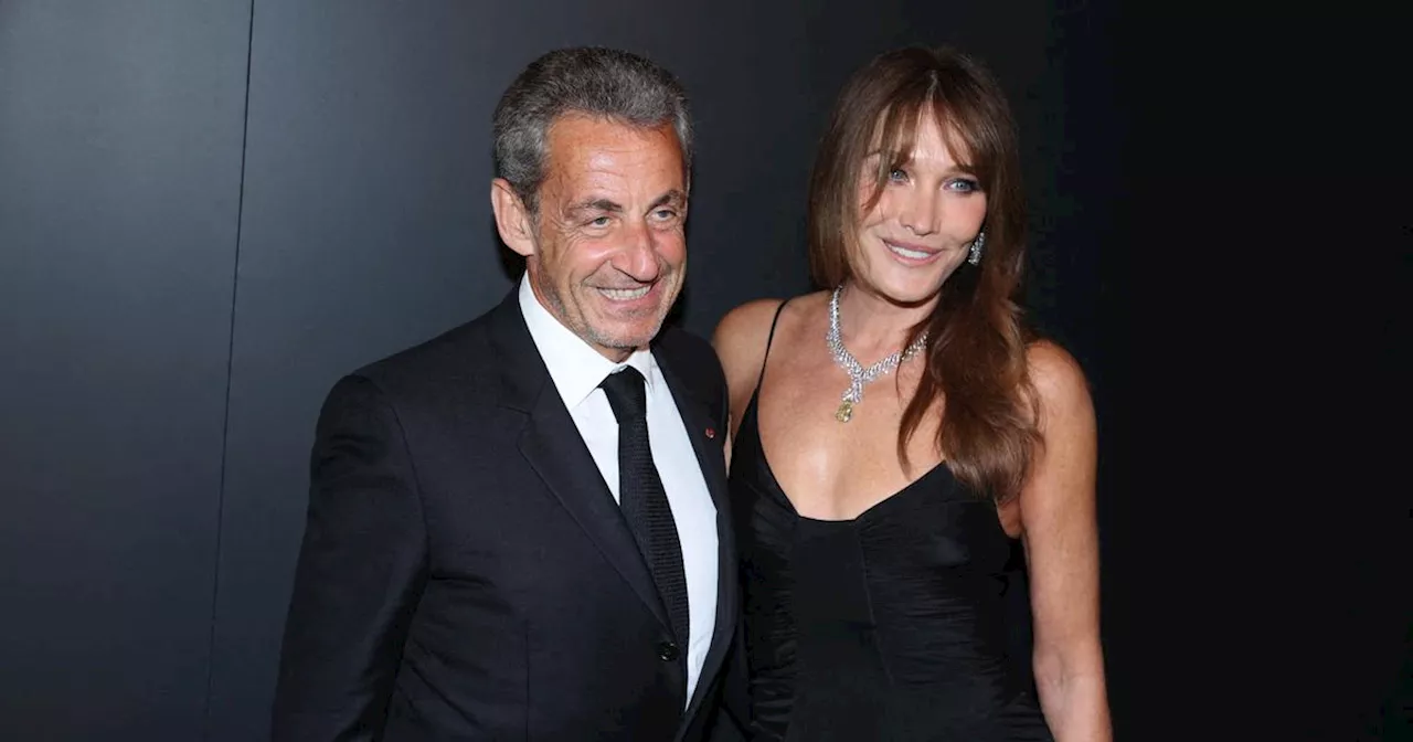 En vidéo, Carla Bruni fredonne la Marseillaise, la tête sur l’épaule de Nicolas Sarkozy