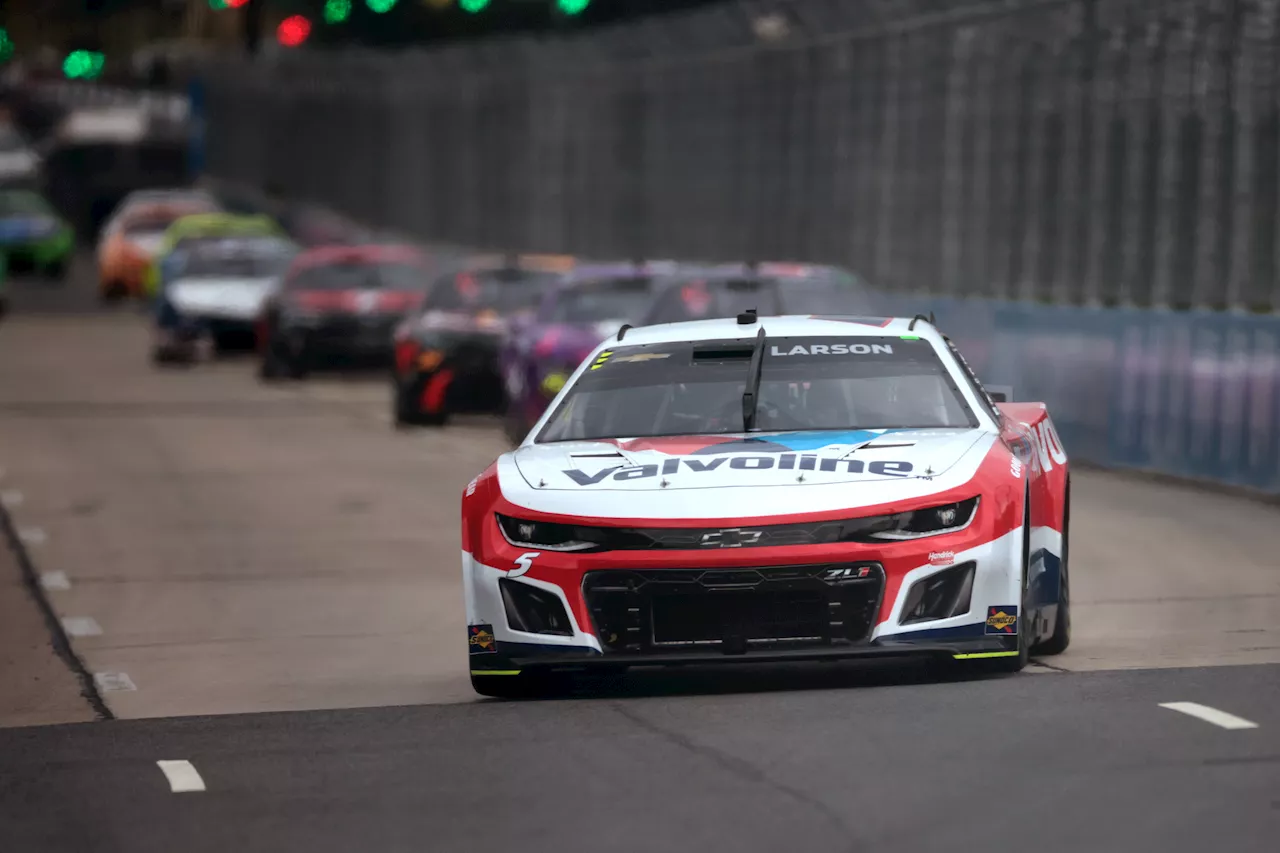 NASCAR Chicago updates: Points-leader Kyle Larson suffers ugly wreck in race