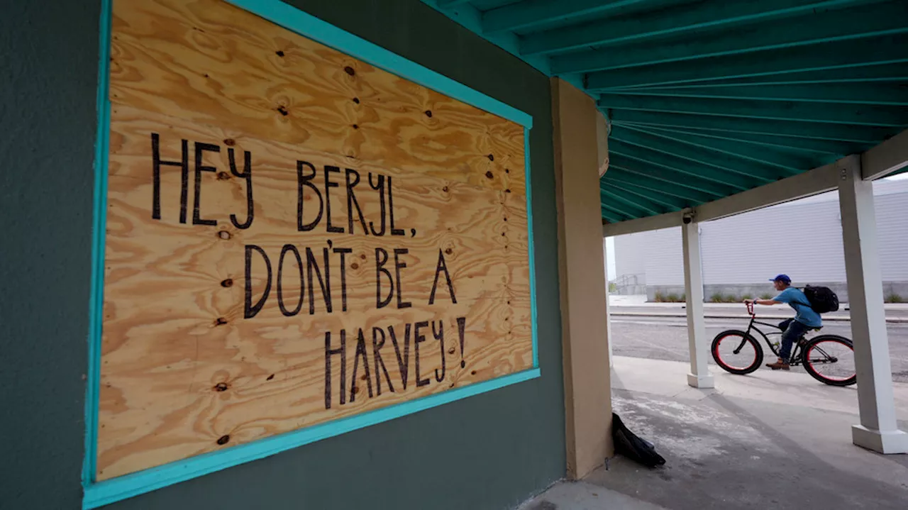 Beryl pushes towards Texas coast, rain expected across I-35 corridor