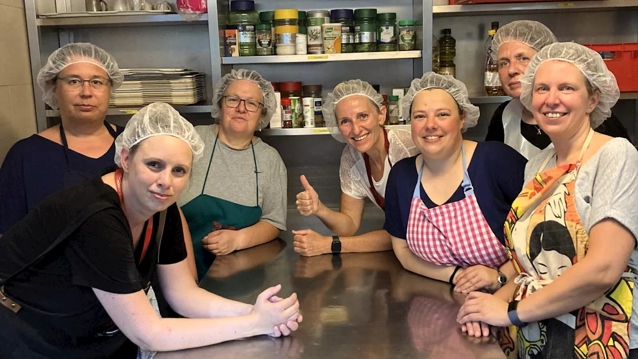 Wildungsmauer: Frauen kochen für Obdachlose in Wien