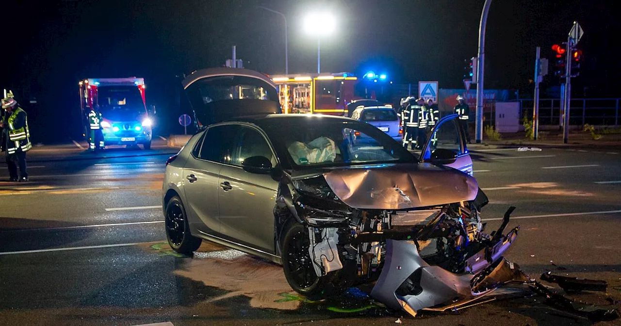 Schwerer Unfall mit drei Verletzten auf der B482 in Porta-Westfalica