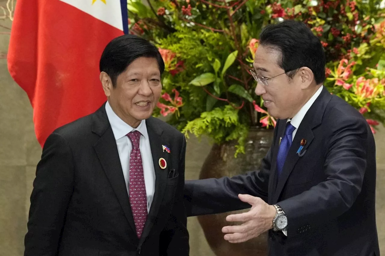 Japan and Philippines sign a pact allowing their troops to train in each other's countries