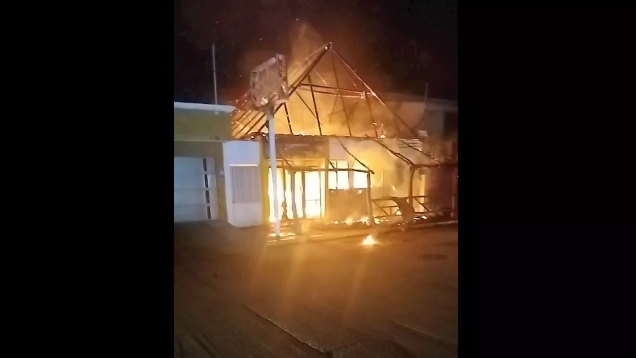 Restaurante de Coatzacoalcos anuncia su cierre tras ser incendiado con bombas molotov (Video)