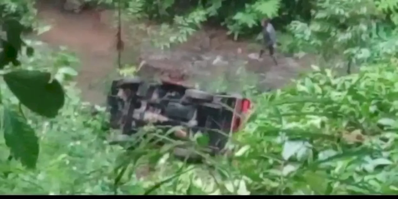 Pikap Terjun ke Jurang Sedalam 50 Meter di Jember