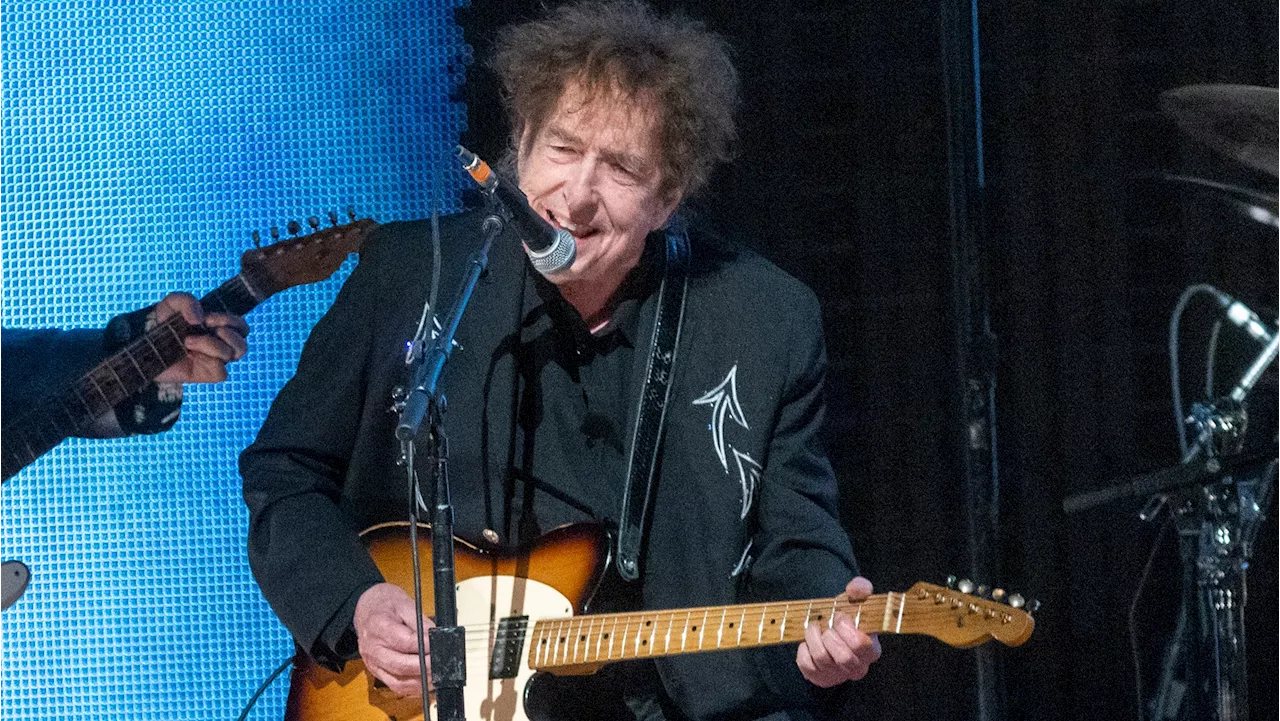 Bob Dylan’s Stunning ‘Outlaw’ Tour Setlist: A Song by Song Guide