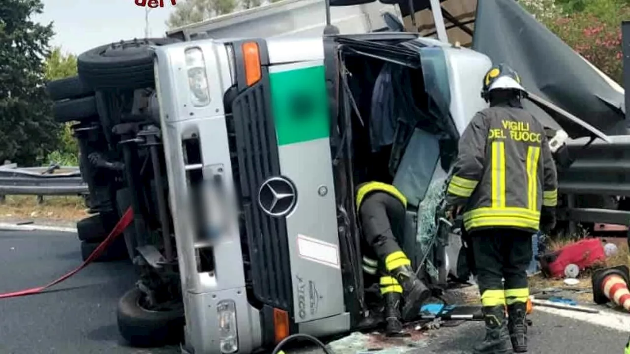 Tir ribaltato sulla Roma-Fiumicino: grave camionista, chiuso tratto di autostrada