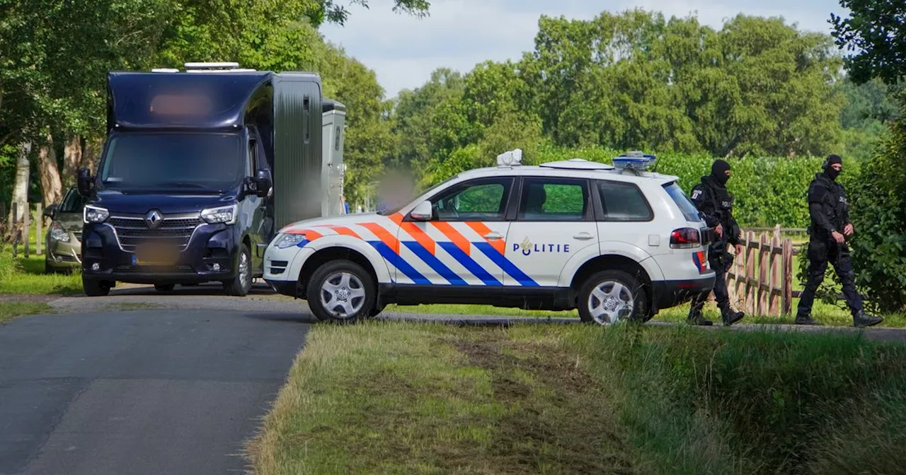 Politie valt binnen bij paardenfokkerij Assen, onderzoek naar witwassen