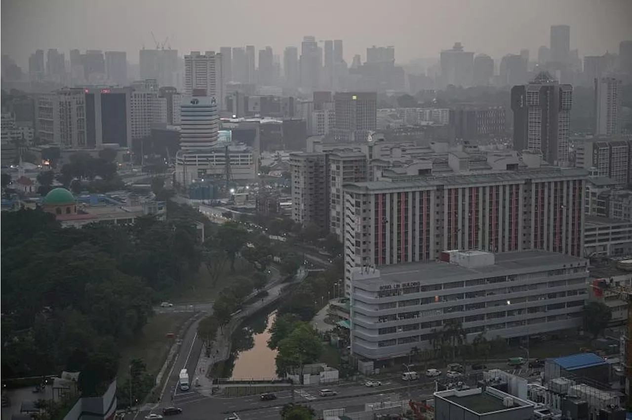 Low risk of transboundary haze shrouding S'pore with La Nina set to return: Report