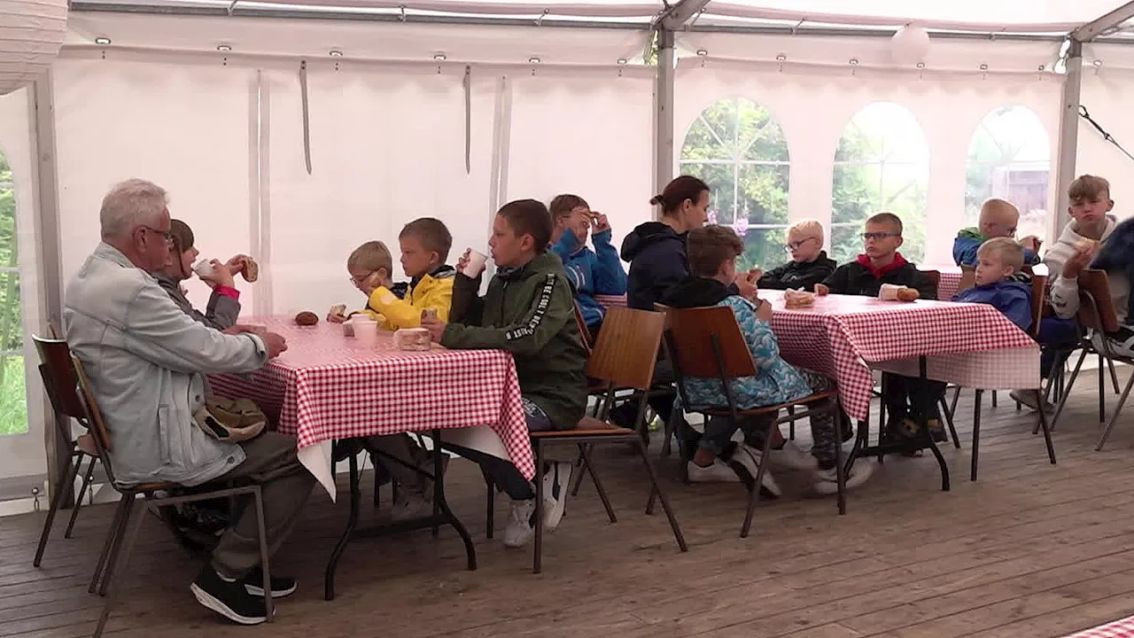  Engang gemte børnene brød under trøjerne, fordi de ikke vidste, om de ville få mere i morgen