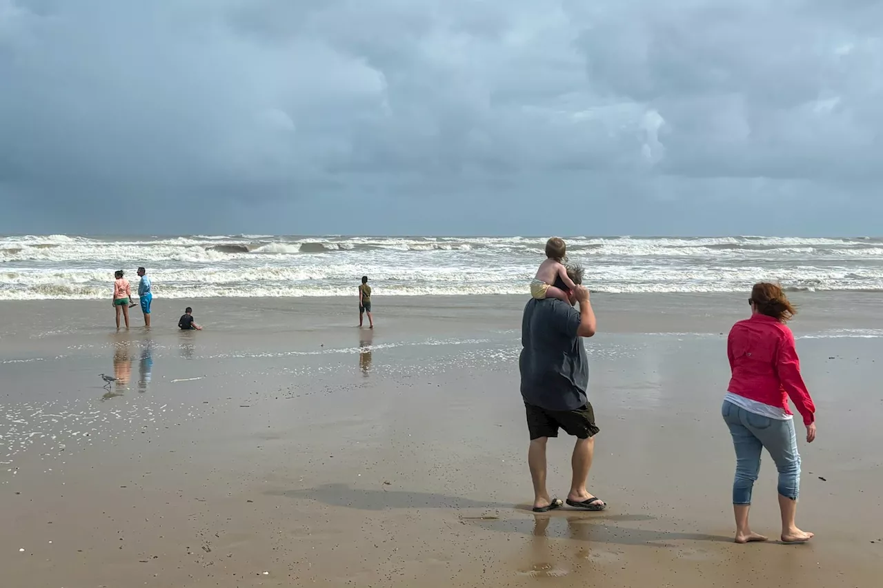 Officials urge evacuations of Texas Gulf Coast as Beryl nears land