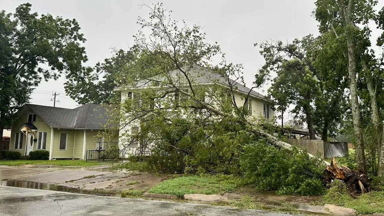 Beryl weakens to tropical storm after sweeping into Texas as Category 1 hurricane