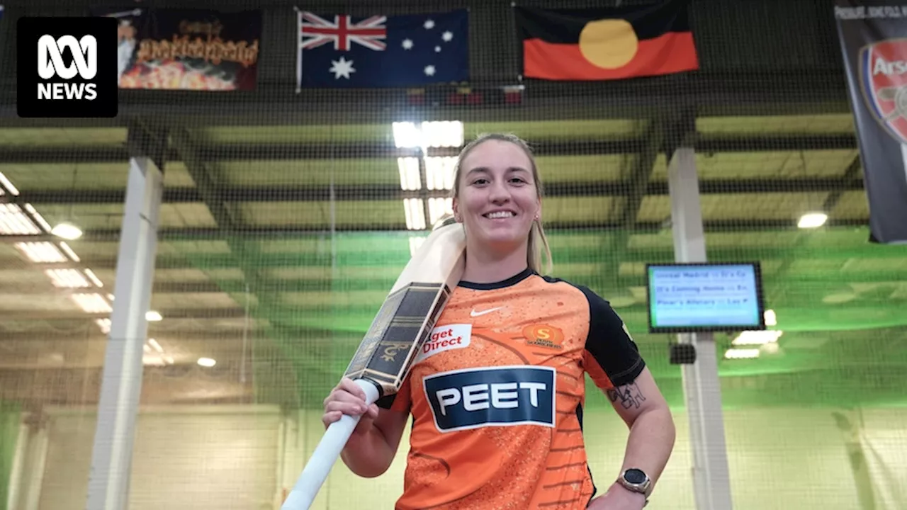 Perth Scorcher Mikayla Hinkley helping pull young Indigenous athletes into cricket