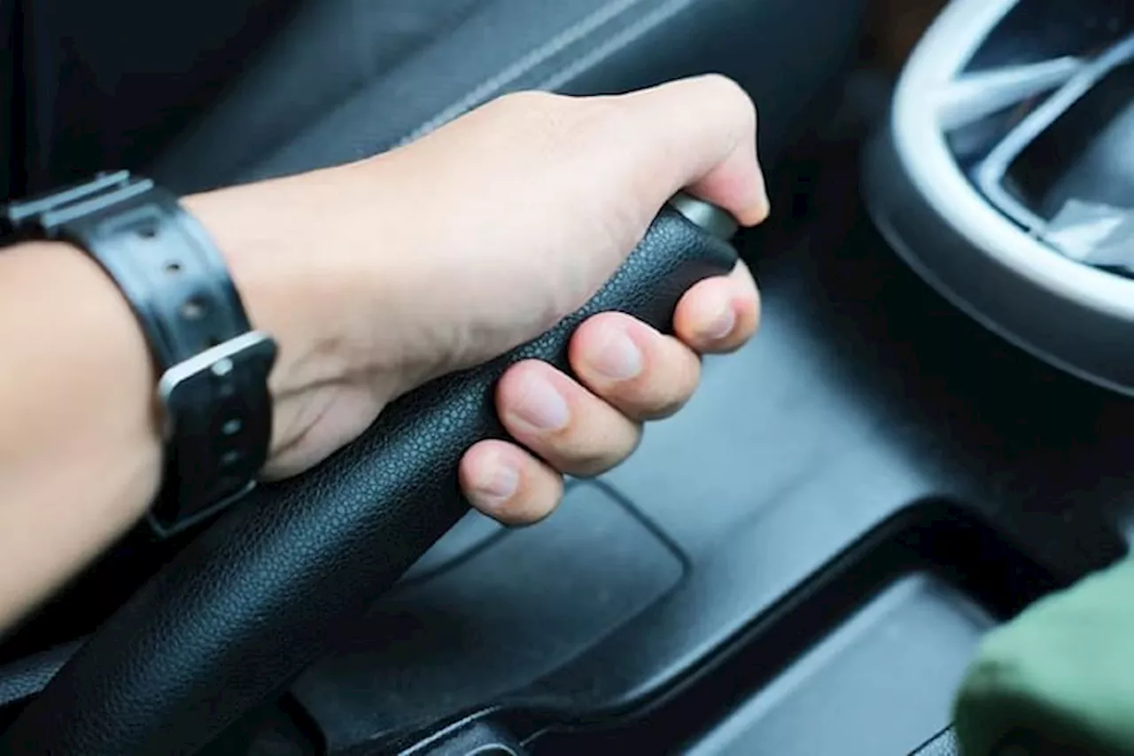 Hand Brake: कार को पार्क करते समय हैंडब्रेक खींचने से गाड़ी हो जाती है खराब? जानें इस दावे की सच्चाई