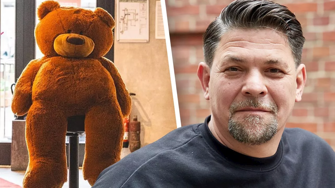 Starkoch verspricht Finderlohn!: Tim Mälzers Riesen-Teddy aus Restaurant geklaut