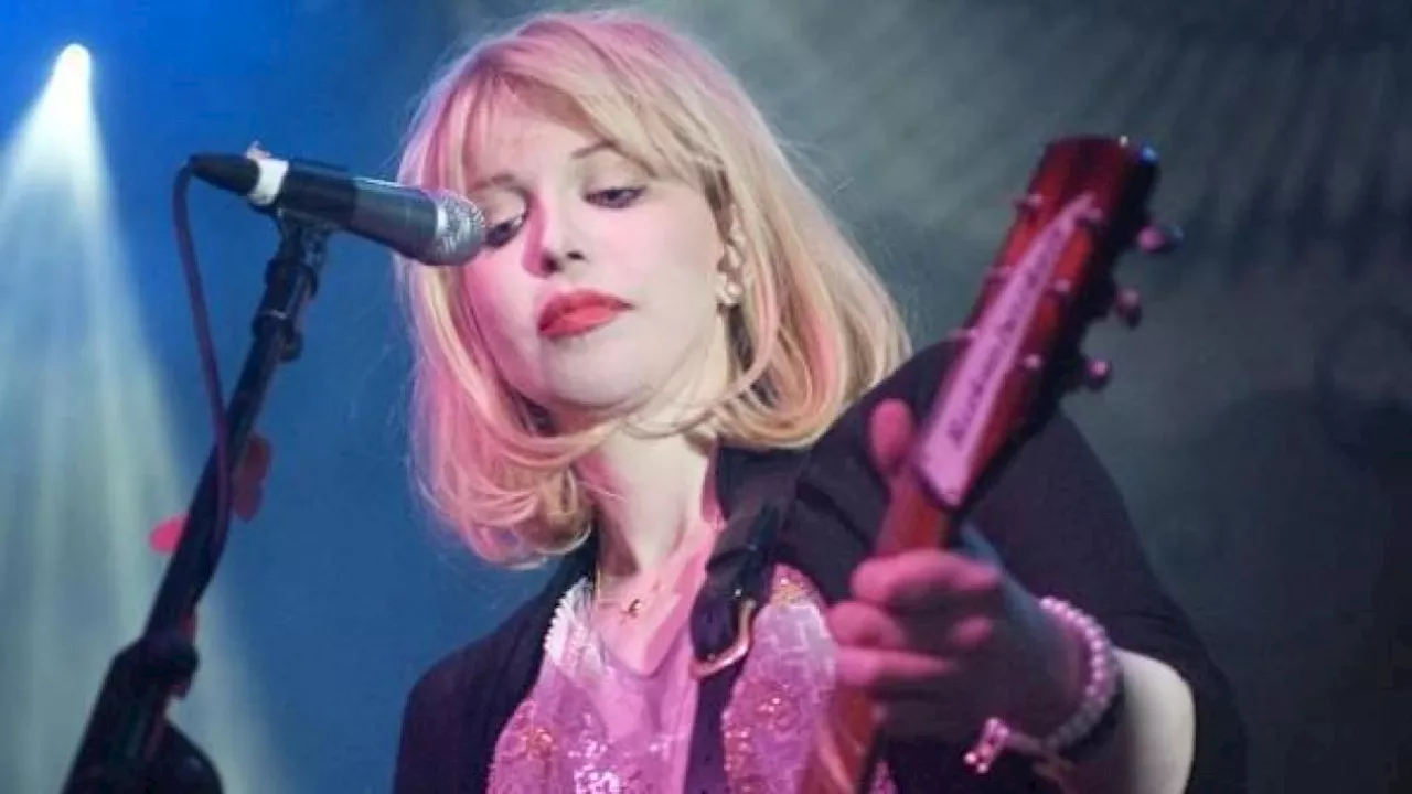 Courtney Love compie 60 anni: l'adolescenza travagliata, perché le Hole si chiamano così, 7 segreti