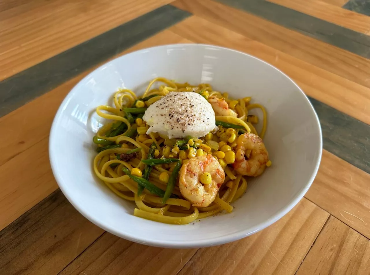 Add this easy veggie-turmeric pasta recipe to your summer dinner rotation