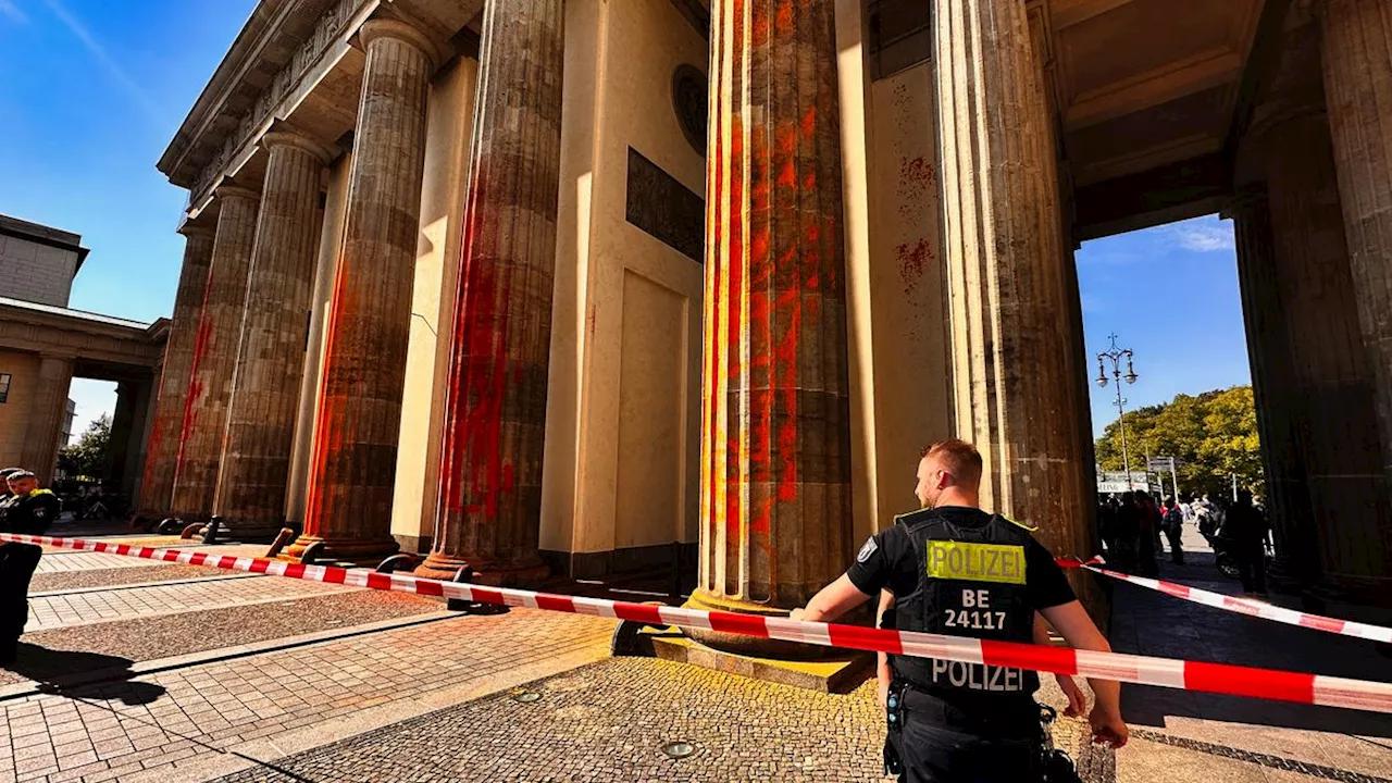 Schaden von 110.000 Euro: Farbattacke auf Brandenburger Tor – Klimaaktivisten zu Freizeitarbeit verurteilt